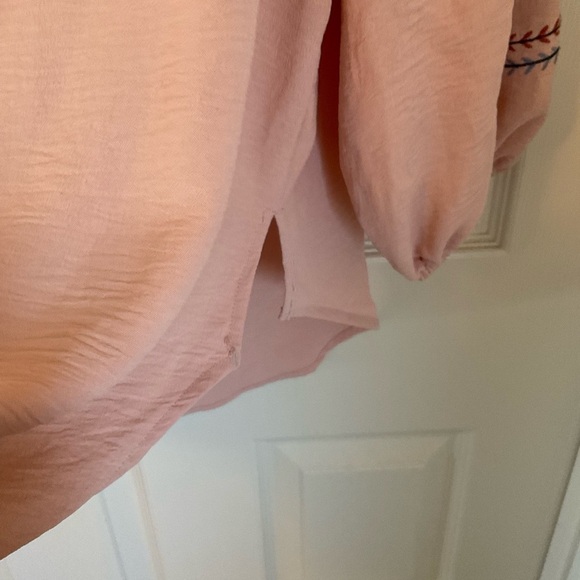 Fig&Flower  Pink Embroidered Button Down Blouse Size L - Picture 10 of 11